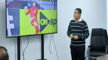 أوسكار رويز يراجع قرارات 9 حكام مؤثرة خلال مباريات الموسم 1